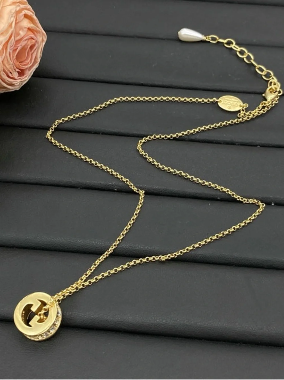 Fashion Jewelry Gold Double Ring Pendant Necklace with Pearl Accent